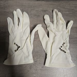 Vintage Elegant Cream Gloves